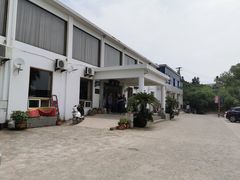 -亮河湾山庄