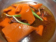牛油红锅-王婆乔鲜鱼自助火锅(蜀汉路店)