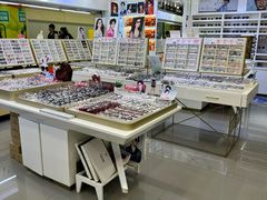 -美式眼镜·授权蔡司.依视路.尼康.豪雅.明月(人民广场店)