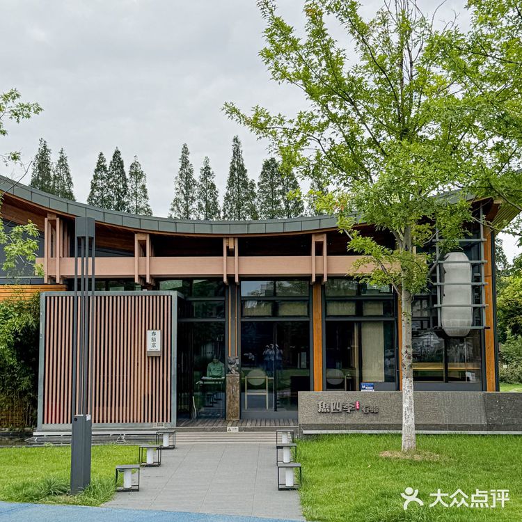 在玄武湖!被Labubu可爱到原地跺jio