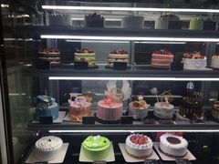 面包甜点陈列柜-卷心卷意·轻甜蛋糕(新光天地店)