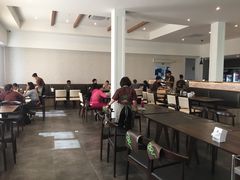 -Chom Cafe and Restaurant