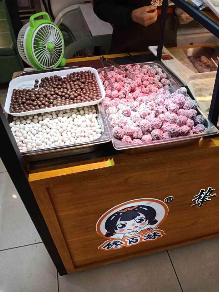 这家店在大润发里面入口的不远处06旁边大众点评上