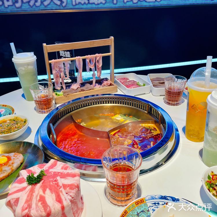 广州火锅店｜像酒吧一样的牛蛙火锅店？！