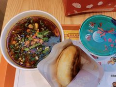 肉酱酸辣粉-吉品合酥脆烤饼(太平洋森活天地店)