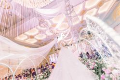 -Flora婚纱礼服定制租赁店