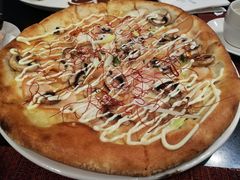 香烤菌菇比萨配芝麻叶-WOLFGANG PUCK KITCHEN & BAR(迪士尼小镇店)