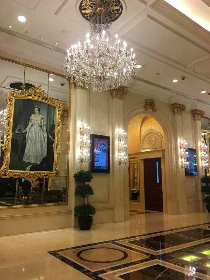 英皇宫殿娱乐场-"感觉英皇比较旧,可以拿澳门币换筹码,搭穿.