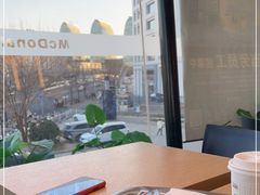 靠窗位-麦当劳(展览路店)