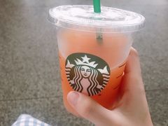 冰摇桃桃乌龙茶-星巴克(广州南站A18检票口楼上)