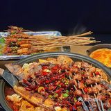 星空下除了能浪漫约会还能干嘛❓那当然是吃烤鱼啦🐟