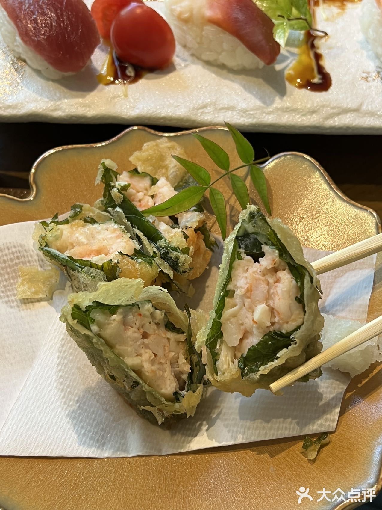 它家是榻榻米，有包厢！私密性蛮好！都给我去这家炫饭