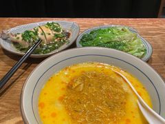 -蟹黄鱼·海派深夜面馆(巨鹿路店)