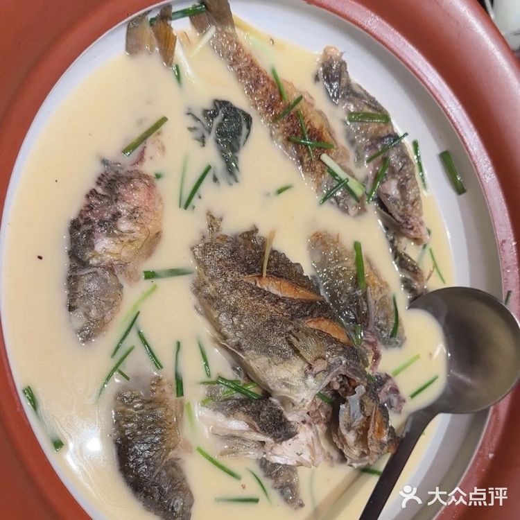 今天这锅鲜鱼汤真是鲜掉眉毛了！