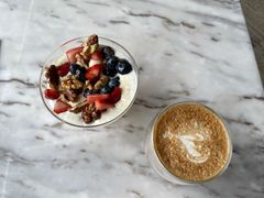 野莓核桃蜂蜜希腊酸奶-The Rug Cafe(王府中环店)
