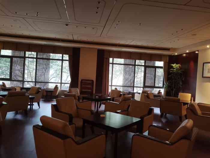 红杏酒家(紫荆店)-"十几个人坐的包间,需要提前预定的样子包.