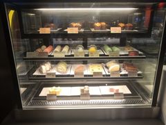 面包甜点陈列柜-麦当劳(深圳北站高铁店)