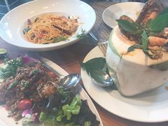 -Chom Cafe and Restaurant