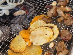 -肉甲韩国木炭烤肉(新壹街1店)