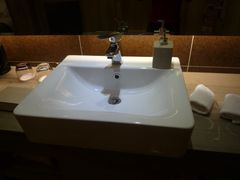 面盆-西安大雁塔科技大学地铁站亚朵酒店