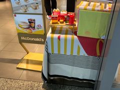-麦当劳(上海虹桥站30B检票口楼上)