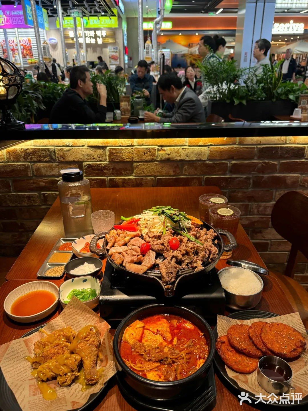 六点坐满人,一半香港人!