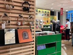 -乐蓬马歇百货公司(Rive Gauche)