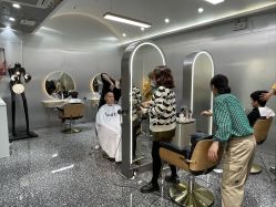 -Tloml salon
