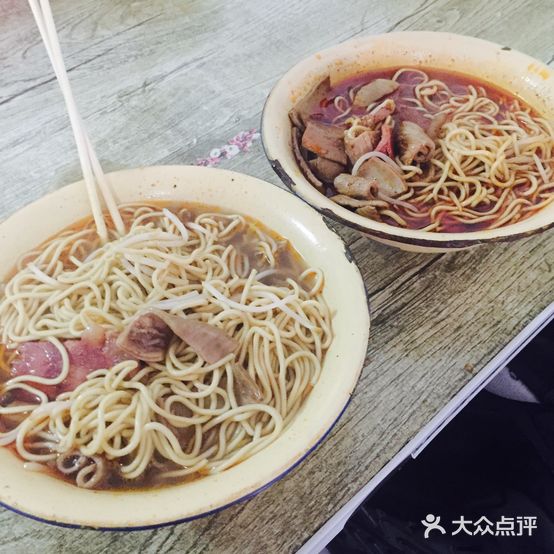 尹家特色牛肉面馆