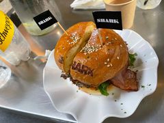 美式经典牛肉汉堡-shark burger·鲨鱼汉堡(交子大道店)