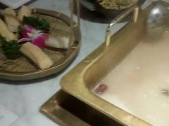 -尚尚仙·酸汤猪手·猪肚鸡火锅(华联万柳购物中心店)