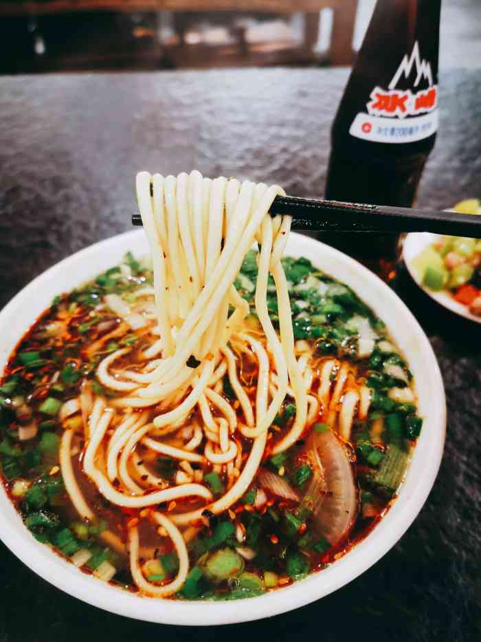 马有布牛肉面(韦曲南站店)-"口味基本可以,中规中矩,萝卜有点硬,面条.