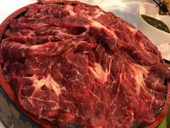 安格斯牛肉-鲜入围煮花胶鸡海鲜火锅
