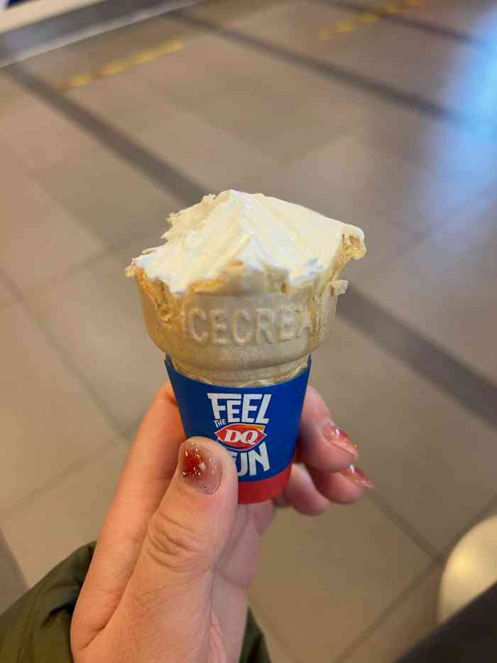 这家店开在墟沟的嘉瑞宝里面很大很宽敞里面非常的干净然后整个也很