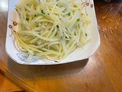 -临江餐馆二楼美食部落