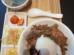大碗过瘾三拼饭-熊吞·大碗丼烧肉饭(西市场嘉华店)