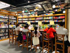 大堂-西西弗书店&矢量咖啡(凯德晶萃广场店)
