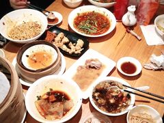 -诚铭记·虾仁汤包·成都小吃(融创店)