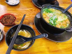 -丽虹云南过桥米线(兴工街店)