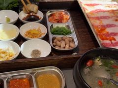 -围炉肉舍•炭烤活鳗•丹东海鲜烤肉(步行街店)