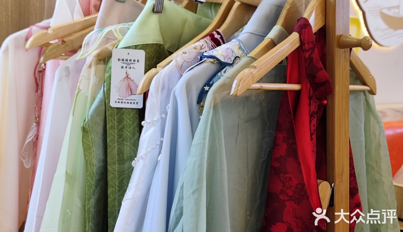 南京夏日美食｜闽南海鲜面馆免费戴簪花领扇子