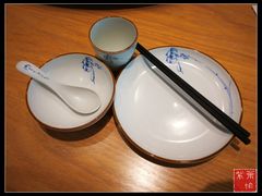 餐具摆设-山东宾馆·齐鲁苑餐厅