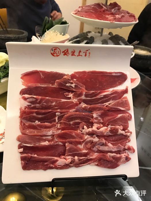 狼爱上羊音乐火锅倒立羊肉图片