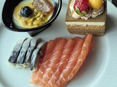 -亚洲国际大酒店·云顶阁旋转自助餐厅