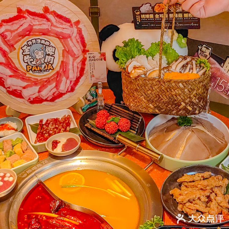 西安火锅党冲！跨半城挤爆熙地港，这熊猫店值哭