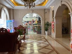 -维也纳国际酒店海新国际博览中心康桥地铁站店-地面停车场