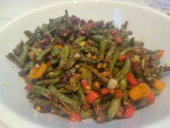 -阿瓦山寨·湘菜现炒·剁椒鱼头王(咸阳总店)