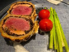 惠灵顿牛排-弦月窗LUNETTE BY AMANDA(复兴路店)