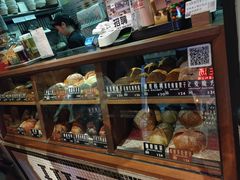 面包甜点陈列柜-Juicy Bakery(大学路店)