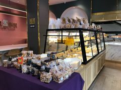 面包甜点陈列柜-龙凤点心饼家·39年老字号(松岗店)